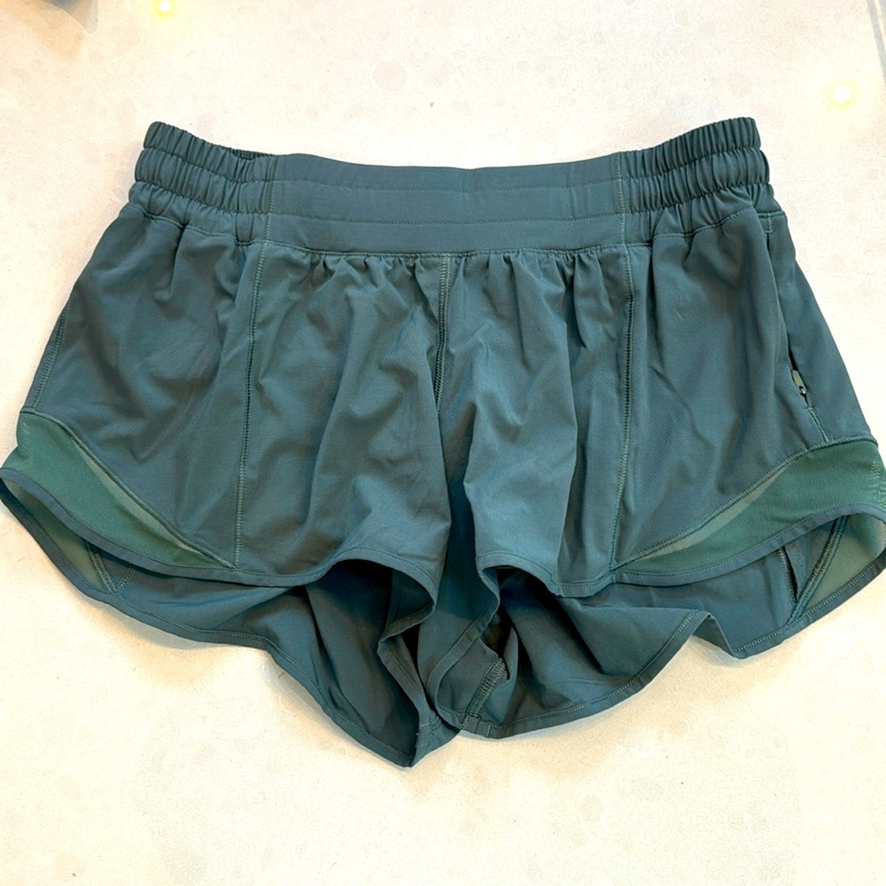 Lululemon hotty hot 2.5 short
